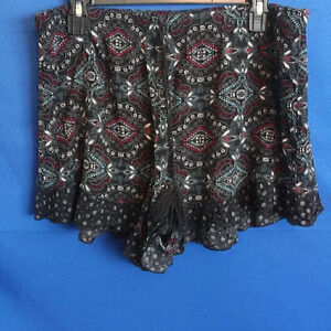 Juniors shorts, no boundries, size XL